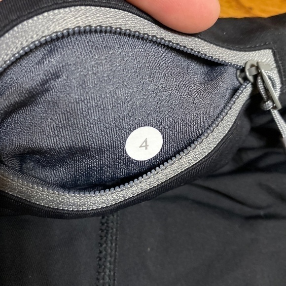 lululemon Fast Free Cropped Capri Leggings Mesh Black/Silver Size 4. - Picture 7 of 8